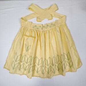 VTG Adorable Peasant Grandmother Embroidered Country Artsy Kitchen Half Apron